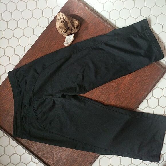 Nike DriFit Black Yoga Training Capri - Picture 5 of 7